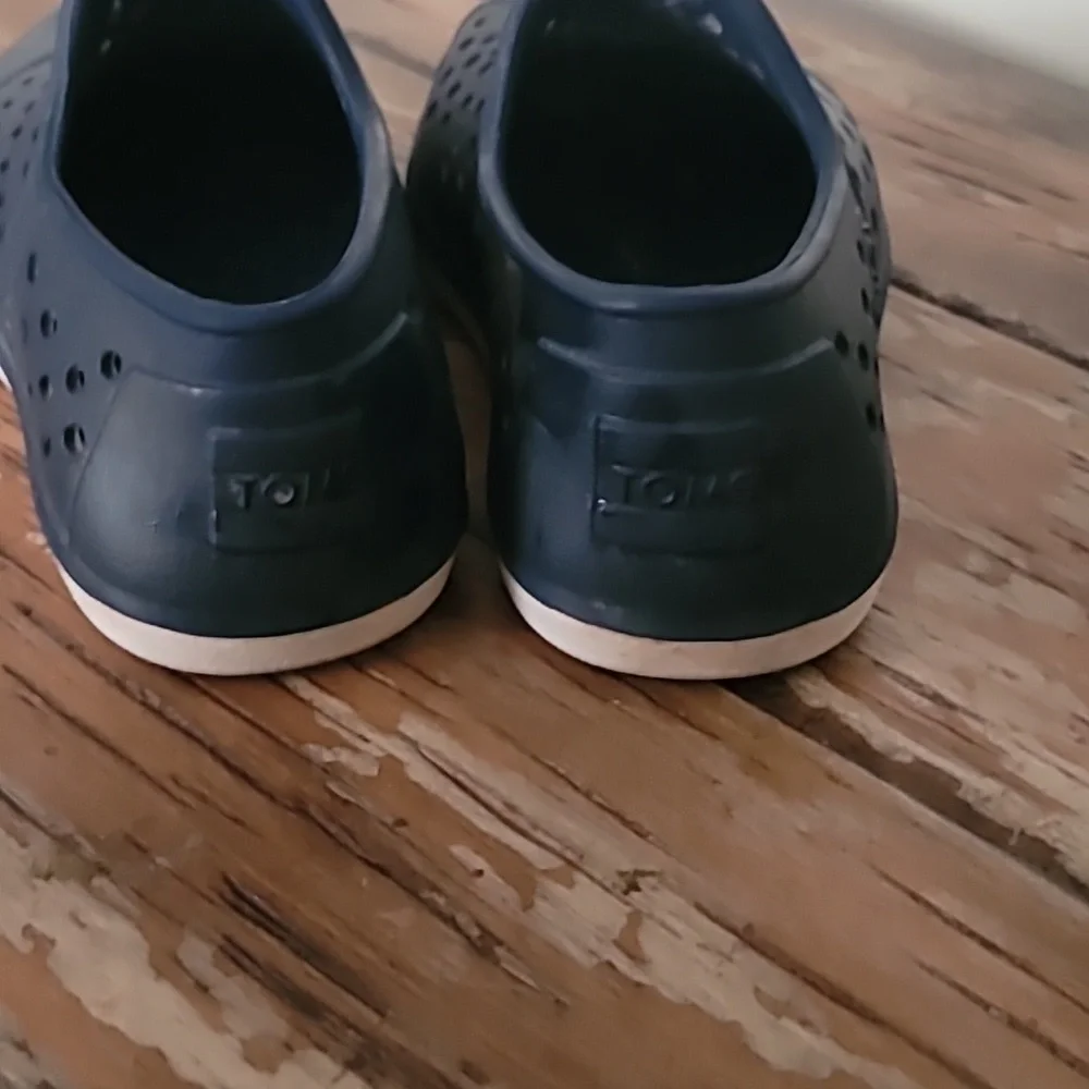 Toms Navy blue rubber shoes toddler 7